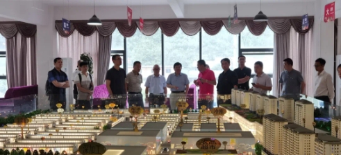 貴州現(xiàn)代物流集團董事長一行在黔東南銀田農(nóng)產(chǎn)品物流園指導(dǎo)工作